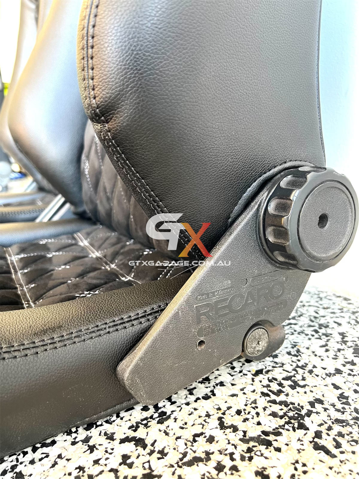 RECARO LX Fishnet Diamond White Stitching